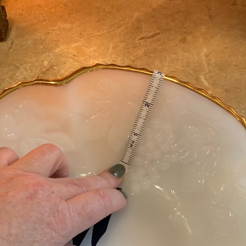 Vintage Anchor Hocking Milk Glass Grape Bowl with Gold Trim 8 1/2" diameter - Picture 7 of 7